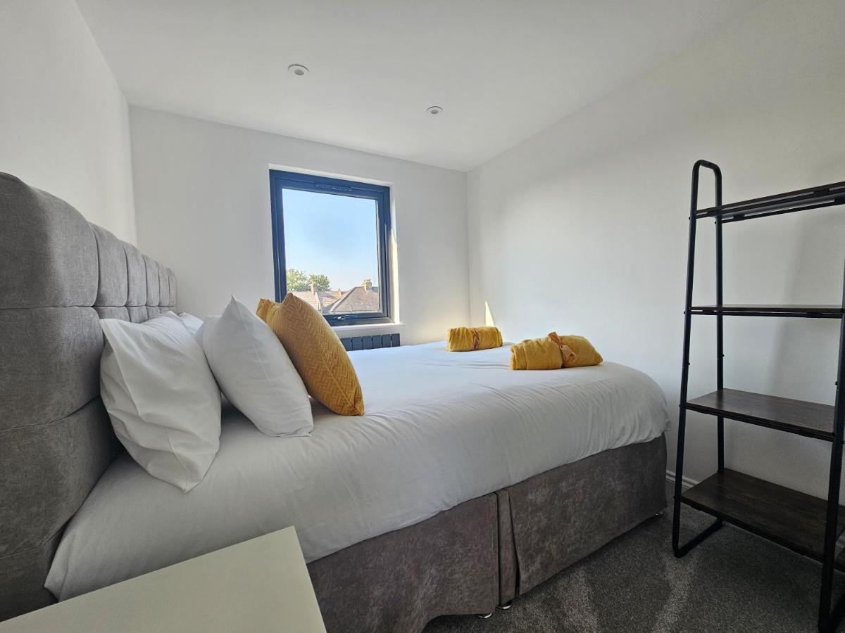 Spacious 4Br House, London, Sleeps 9, Parking Available Exteriör bild